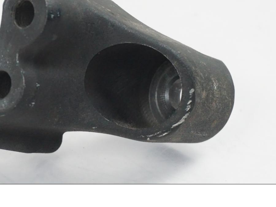 Baksidan på Styrdämparfäste från en Yamaha YZF 1000 R1 -2007 motorcykel.