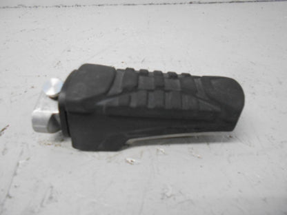 Baksidan på Fotpinne från en BMW S 1000 XR -2018 motorcykel.