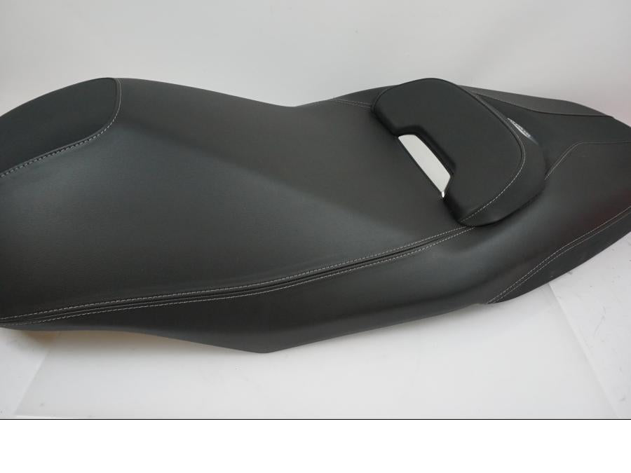 Baksidan på Sadel från en Yamaha X-Max 300 -2018 motorcykel.