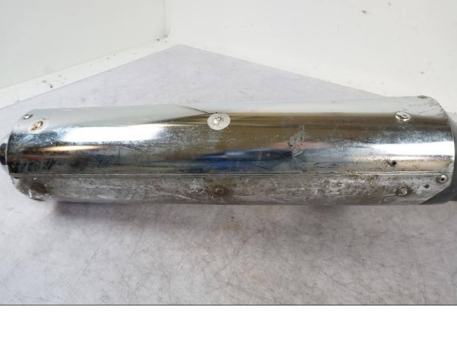 Snett nerifrån på Ljuddämpare från en Kawasaki GPZ 1100 -1995 motorcykel.