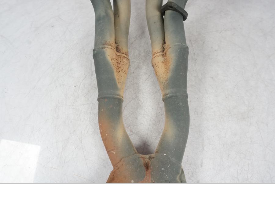 Snett uppifrån på Grenrör från en Suzuki GSX 1300 RX -1999 motorcykel.