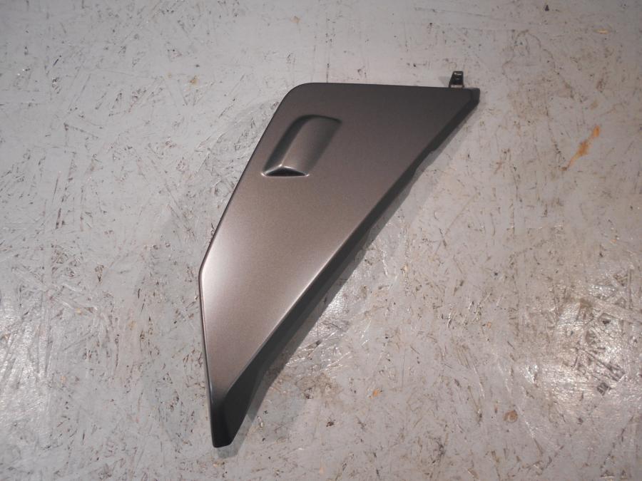 Framsidan på Fotkåpa från en BMW K 1600 -2015 motorcykel.