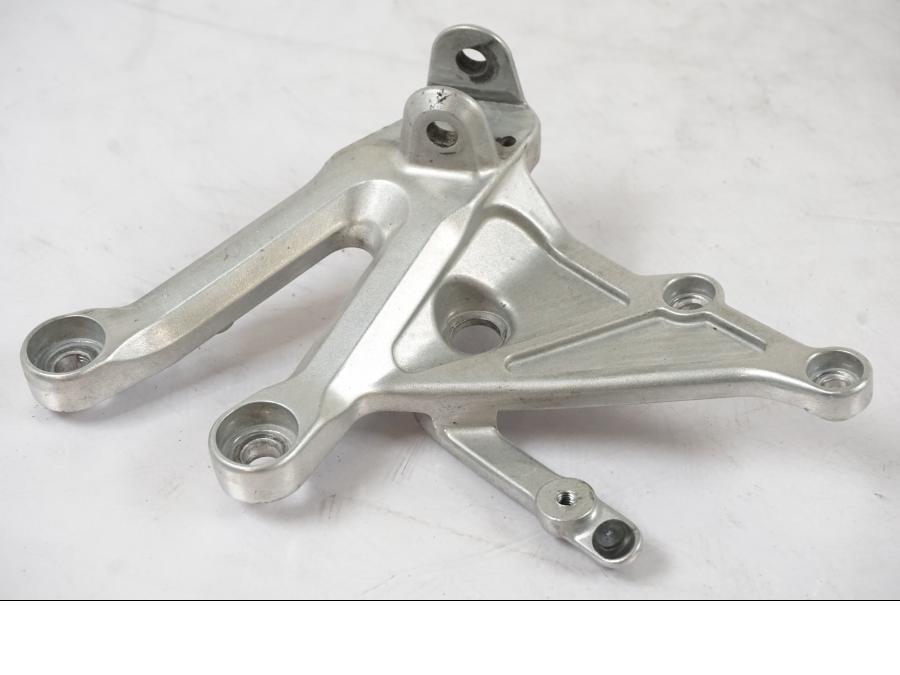 Höger sida på Fotpinnefäste från en Honda CBR 1000 RR -2007 motorcykel.