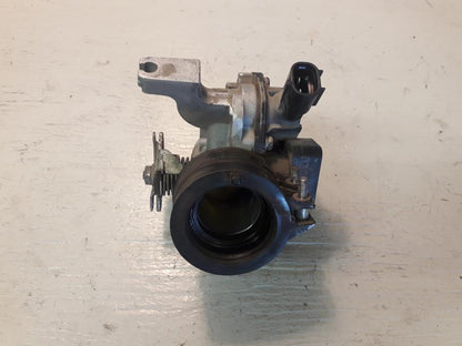 Baksidan på Spjällhus från en Yamaha WR 125 -2010 motorcykel.