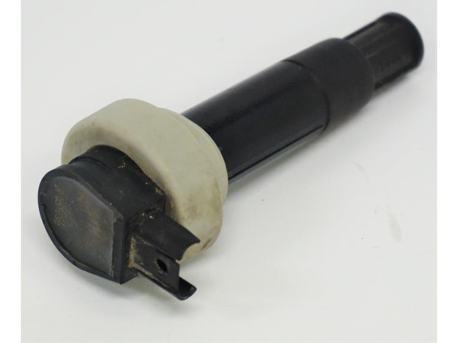 Baksidan på Tändspole från en BMW G 650 GS -2011 motorcykel.