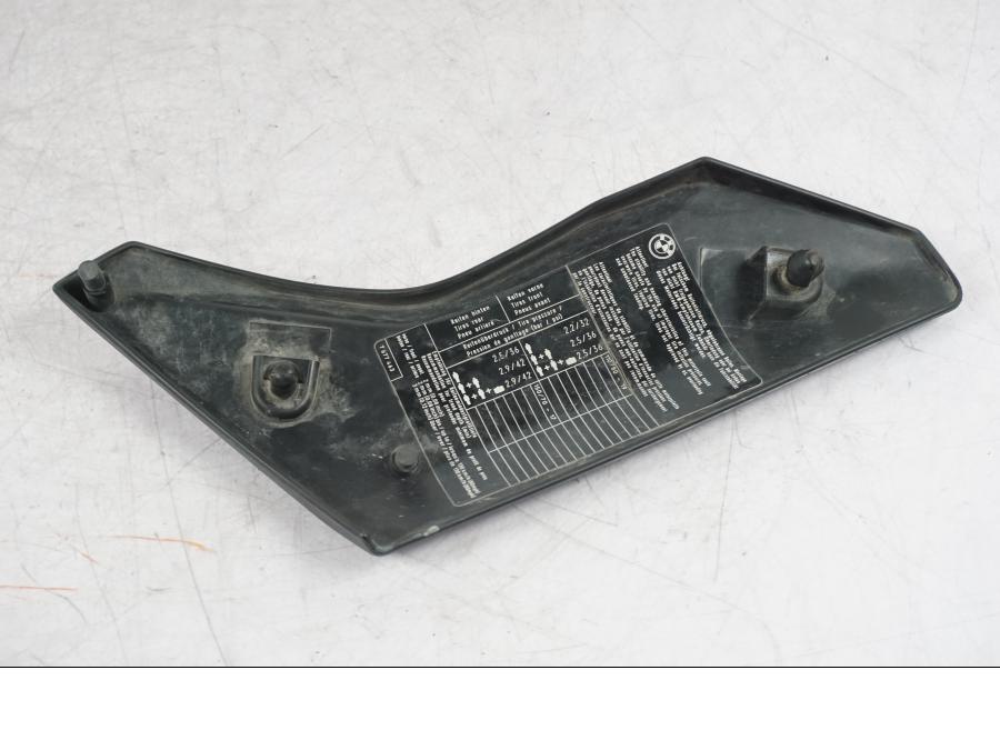 Baksidan på Sidopanel från en BMW R 1200 GS -2005 motorcykel.