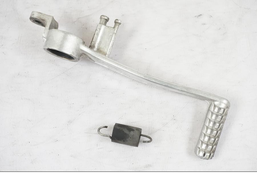 Framsidan på Bromspedal från en Suzuki GSX-R 750 -2006 motorcykel.