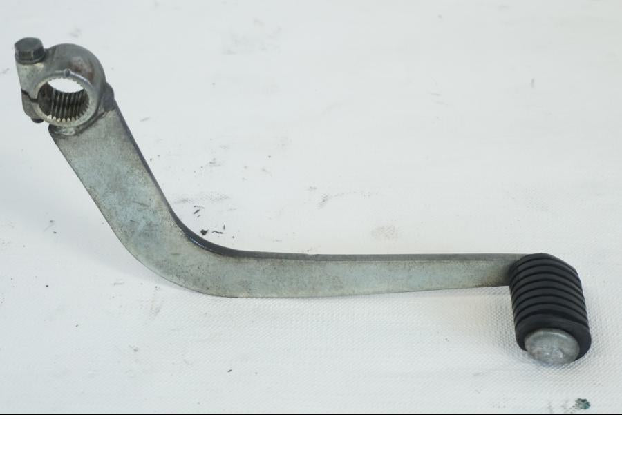 Framsidan på Bromspedal från en Yamaha TDM 850 -1998 motorcykel.