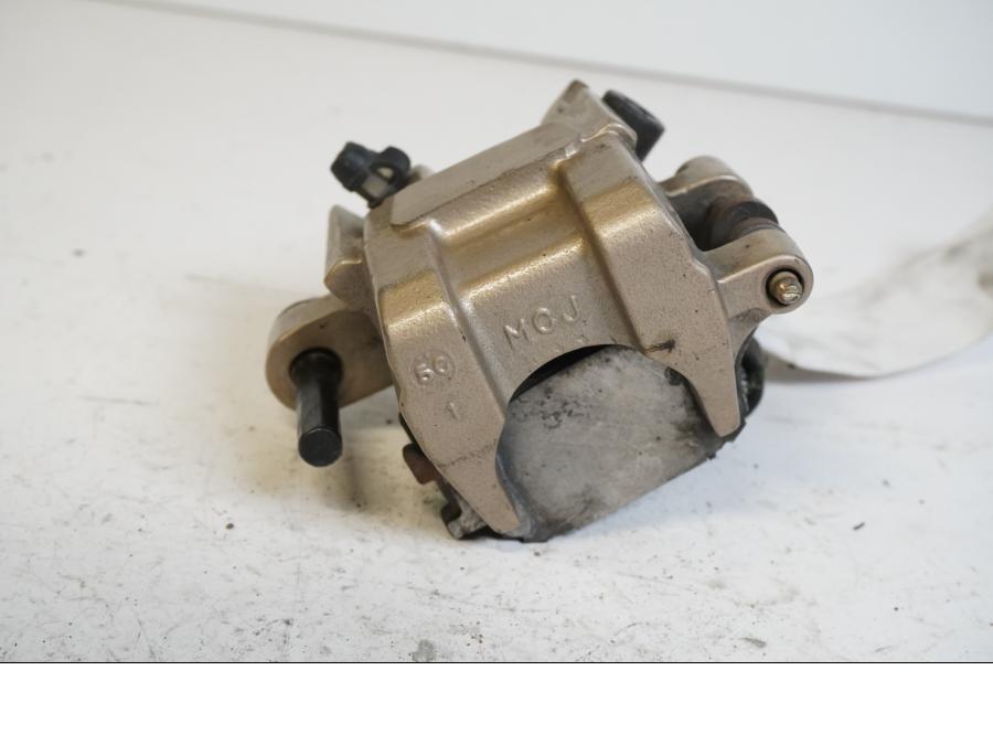 Baksidan på Bromsok från en Honda CB 600 Hornet -2005 motorcykel.