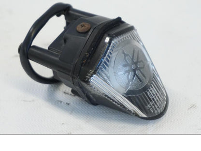 Baksidan på Positionsljus från en Yamaha YZF R6 -2006 motorcykel.