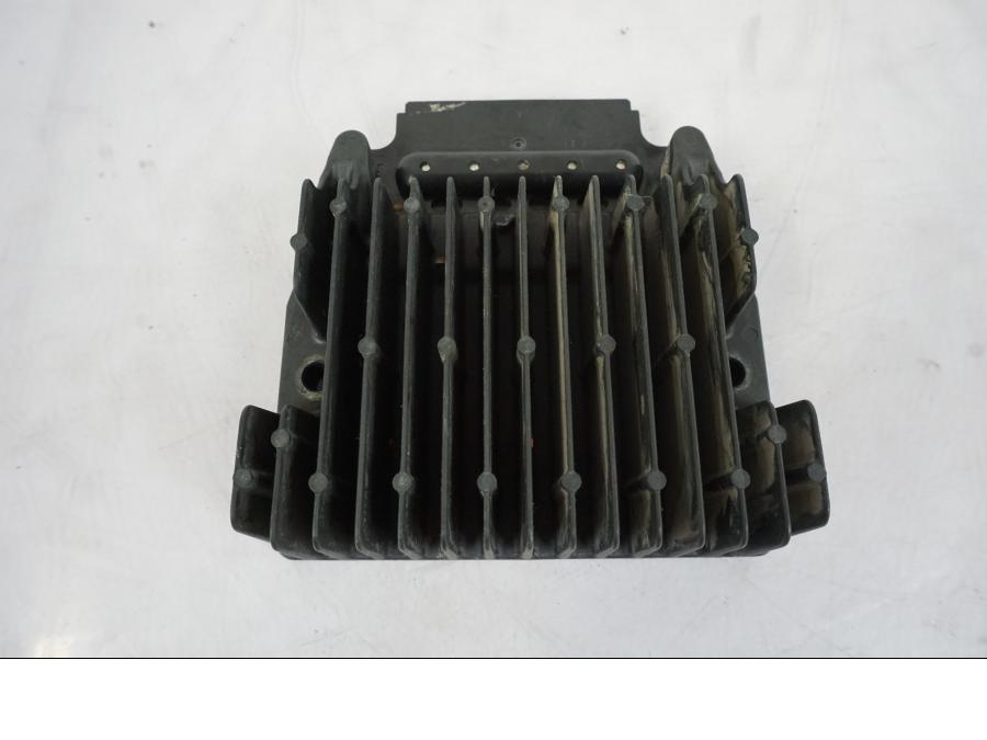 Baksidan på Likriktare från en Honda VFR 1200 -2010 motorcykel.