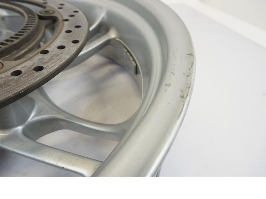 Vänster sida på Hjulpaket från en BMW R 1150 RS -2003 motorcykel.