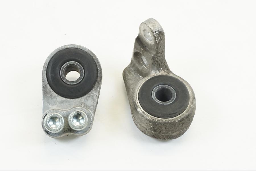 Framsidan på Ljuddämparfäste från en Yamaha MT-10 -2018 motorcykel.