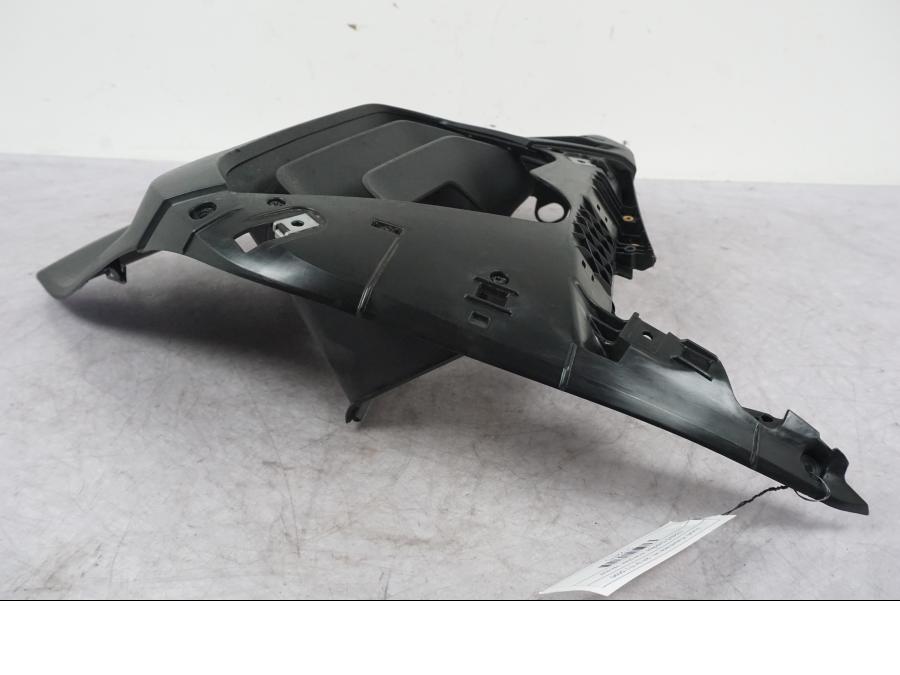 Höger sida på Sidkåpa innerplast från en Ducati Multistrada V4 -2024 motorcykel.