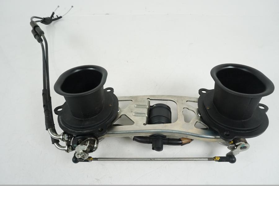 Snett nerifrån på Spjällhus från en Ducati 848 -2013 motorcykel.