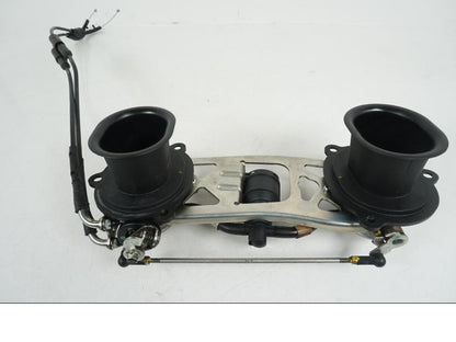 Snett nerifrån på Spjällhus från en Ducati 848 -2013 motorcykel.