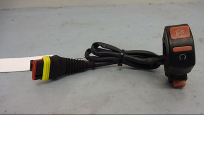 Framsidan på Styrelreglage från en Ducati ST2 -2001 motorcykel.