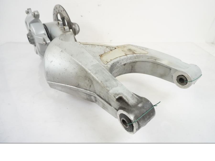 Snett nerifrån på Sving från en BMW F 650 CS -2002 motorcykel.