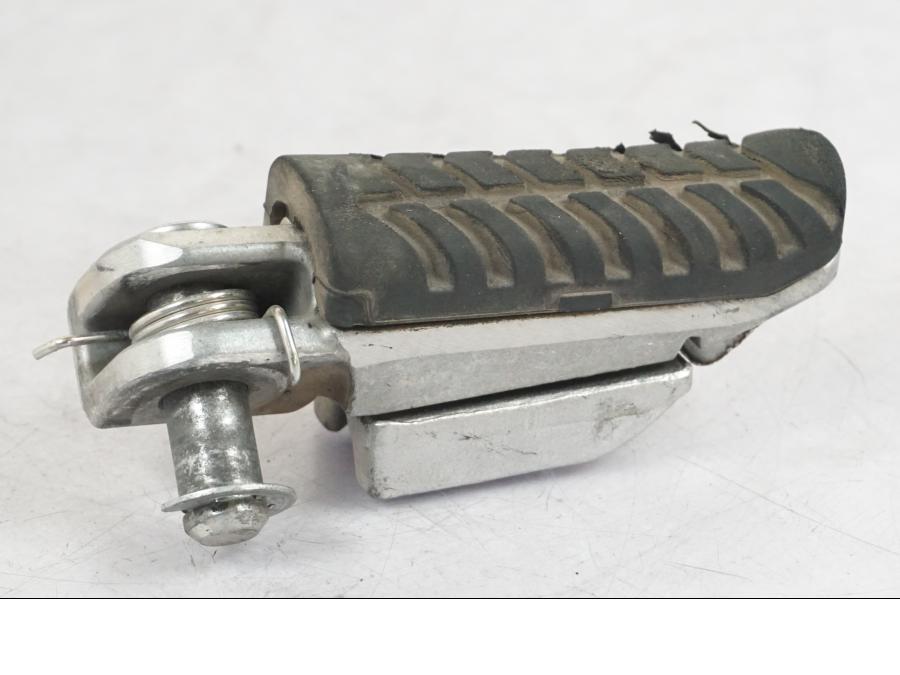 Baksidan på Fotpinne från en Kawasaki Z 900 -2019 motorcykel.