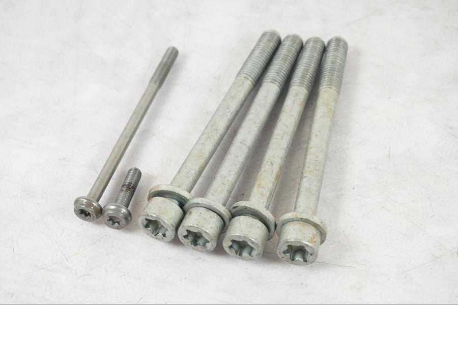 Framsidan på Skruv / Mutter etc från en BMW R 1200 GSA -2014 motorcykel.