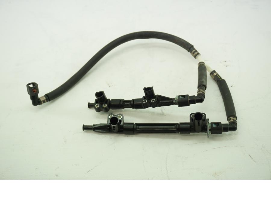 Framsidan på Fuel Rail från en Honda VFR 1200 -2012 motorcykel.