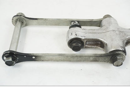 Höger sida på Stötdämparlänkage från en Suzuki GSX 600 F -1998 motorcykel.