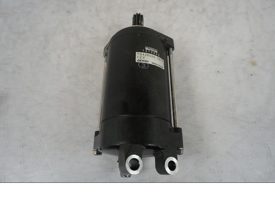 Framsidan på Startmotor från en Triumph Bonneville T120 -2021 motorcykel.