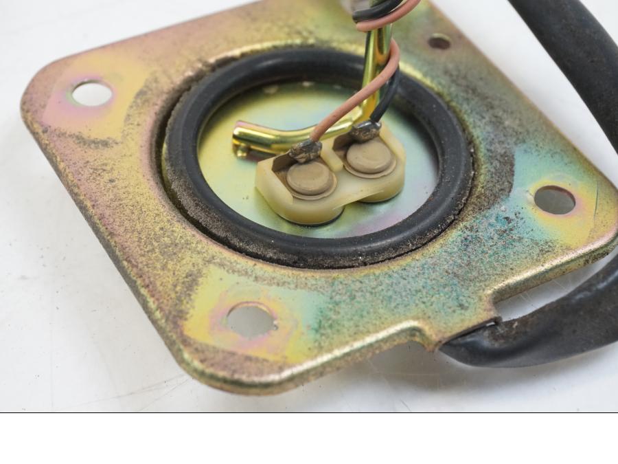 Vänster sida på Bensinmätare från en Honda ST 1300 -2002 motorcykel.