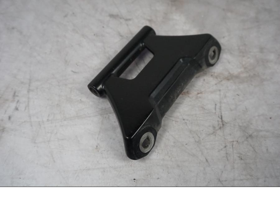 Baksidan på Vindrutefäste från en Triumph Tiger Explorer -2016 motorcykel.