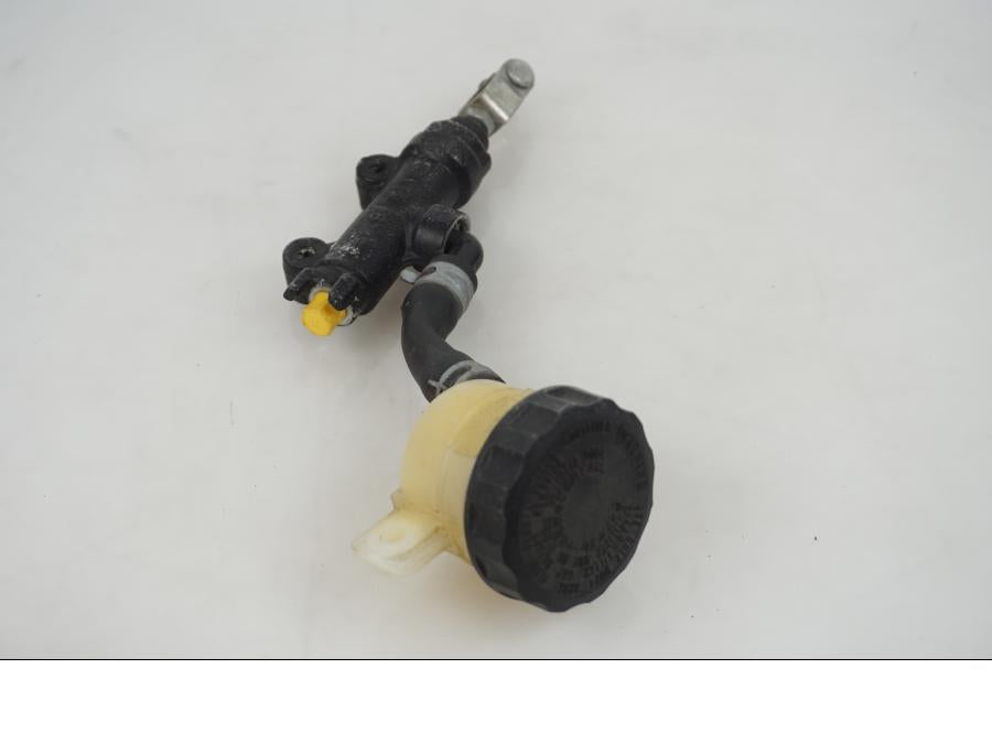 Baksidan på Bromshuvudcylinder från en Kawasaki VN 1700 Classic Tourer -2009 motorcykel.