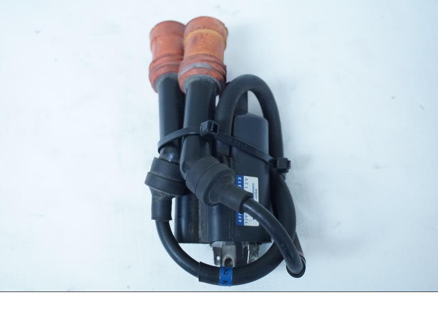 Baksidan på Tändspole från en Yamaha YZF 1000 R -1997 motorcykel.