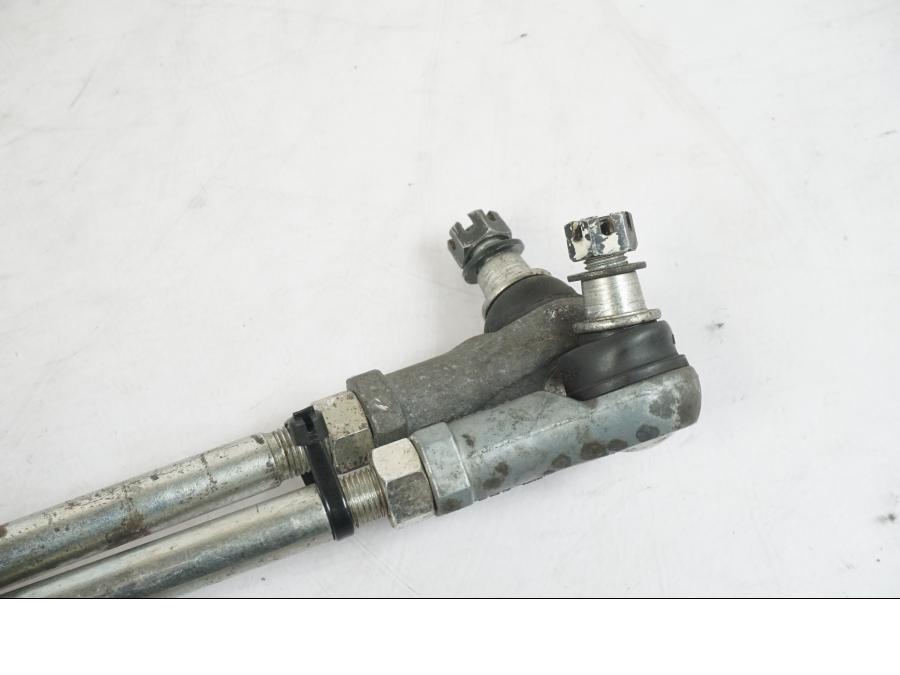 Höger sida på Länkarm från en Suzuki LTA 750 XP E -2009 motorcykel.