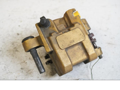 Baksidan på Bromsok från en Honda CBR 900 RR -2000 motorcykel.