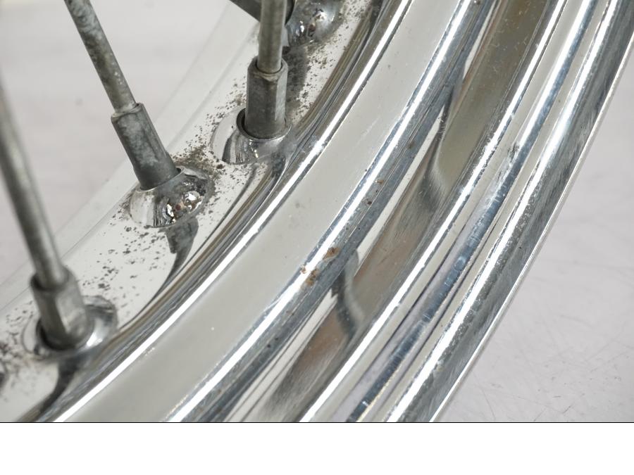 Extrabild1 på Fälg från en Suzuki VL 800 -2002 motorcykel.