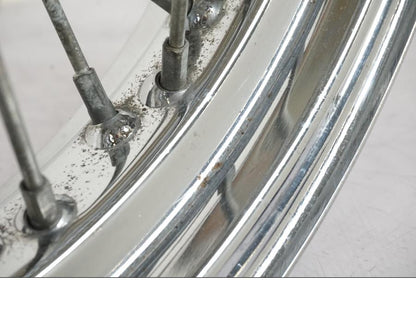 Extrabild1 på Fälg från en Suzuki VL 800 -2002 motorcykel.