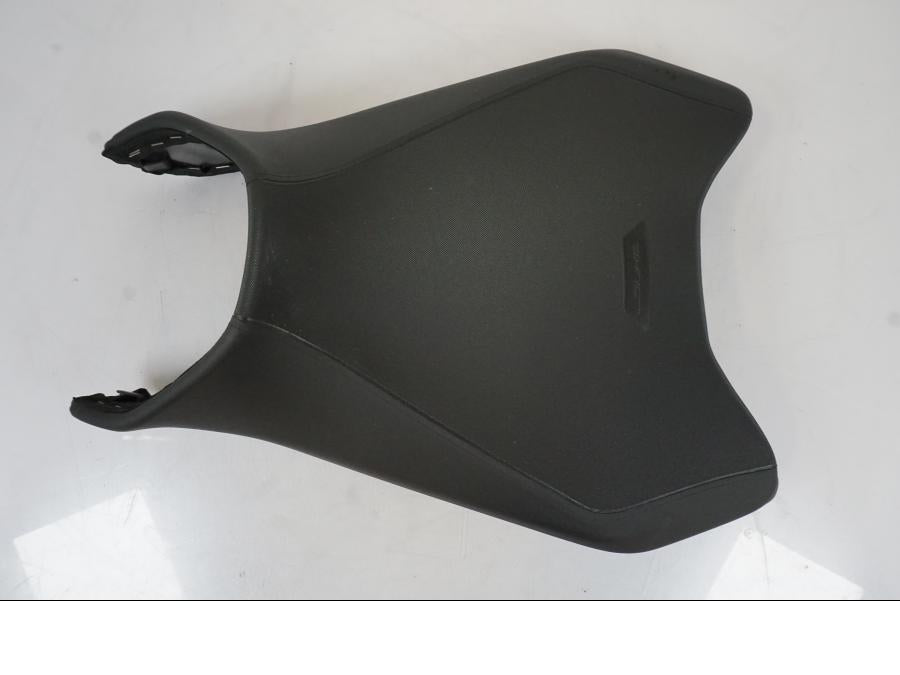 Baksidan på Sadel från en KTM 790 Duke -2019 motorcykel.