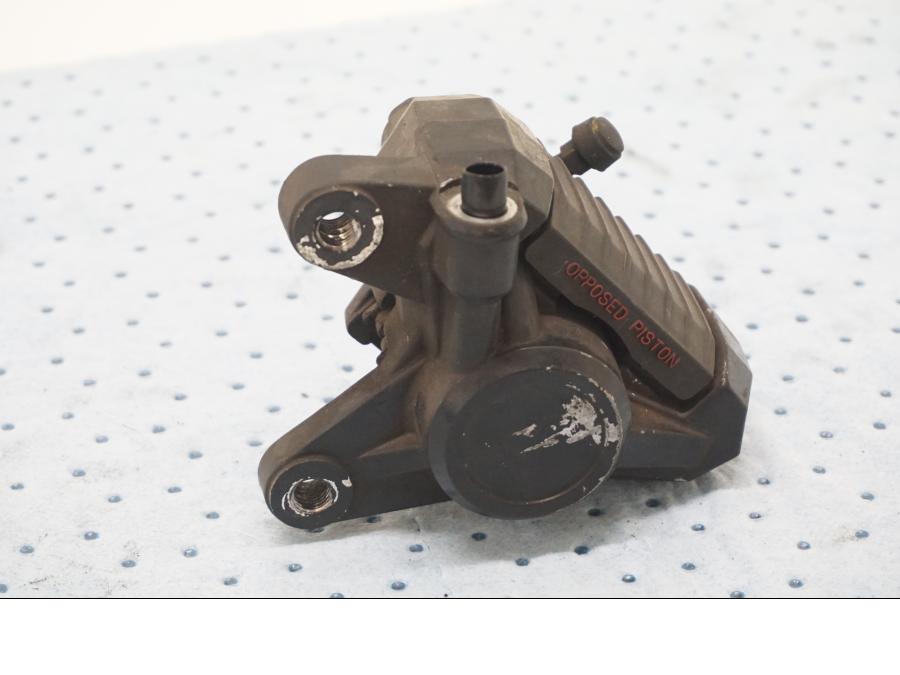 Framsidan på Bromsok från en Suzuki GSX 550 -1985 motorcykel.