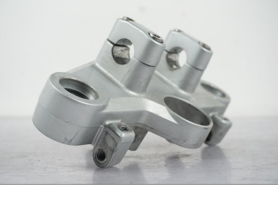 Vänster sida på Gaffelkrona från en BMW R 1200 R -2007 motorcykel.