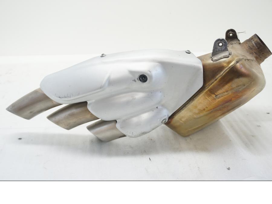 Framsidan på Ljuddämpare från en MV Agusta Brutale 800 -2014 motorcykel.