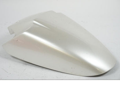 Snett uppifrån på Framskärm från en BMW R 1150 RS -2001 motorcykel.