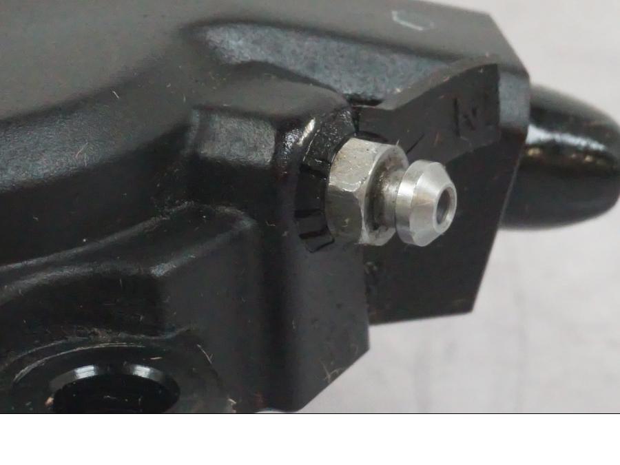 Vänster sida på Kopplingslavcylinder från en BMW R 1200 GS -2018 motorcykel.