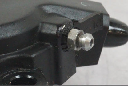 Vänster sida på Kopplingslavcylinder från en BMW R 1200 GS -2018 motorcykel.