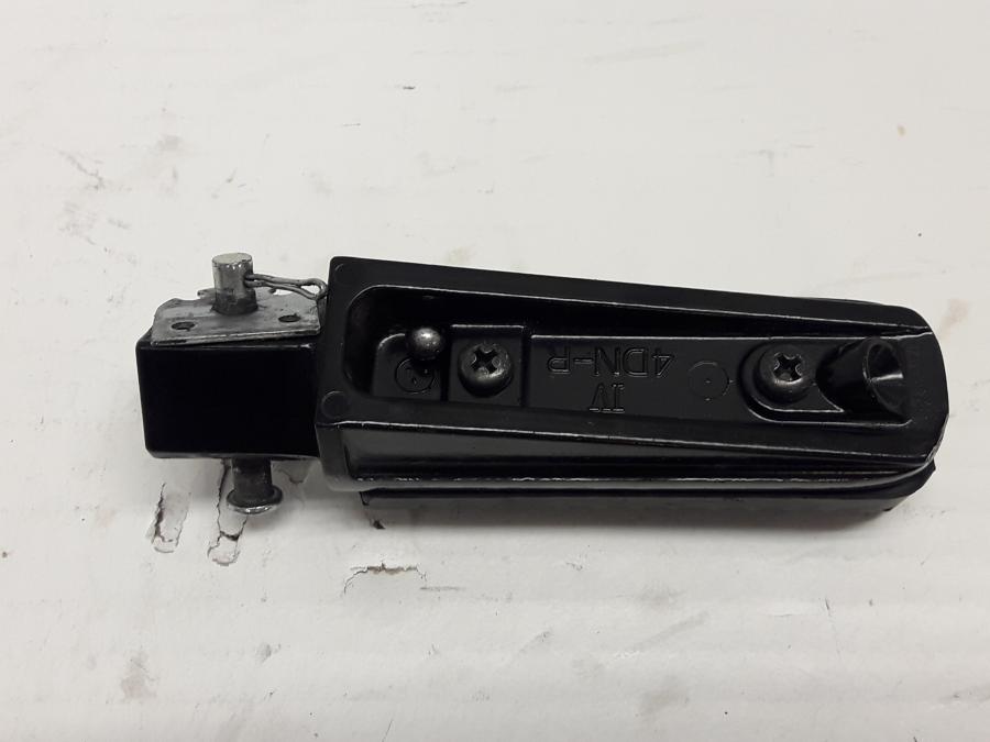 Baksidan på Fotpinne från en Yamaha XJR 1300 -2015 motorcykel.