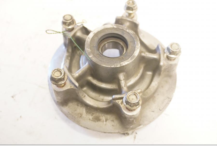 Framsidan på Drevfäste från en Triumph TT 600 -2001 motorcykel.