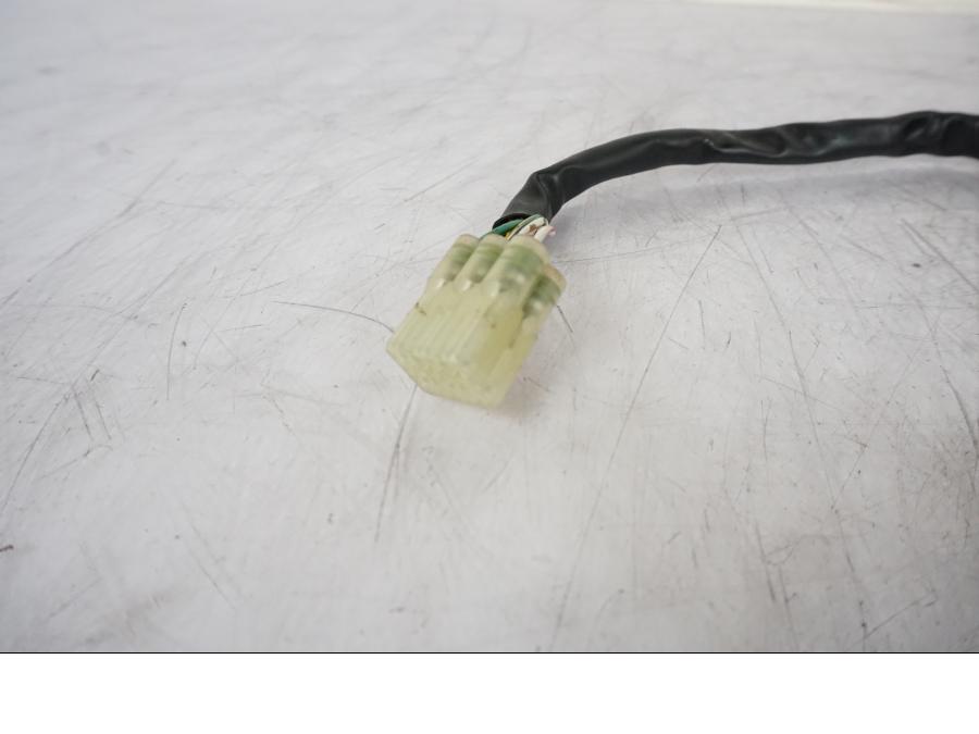 Snett nerifrån på Gasreglage från en KTM 1290 Super Duke R -2021 motorcykel.