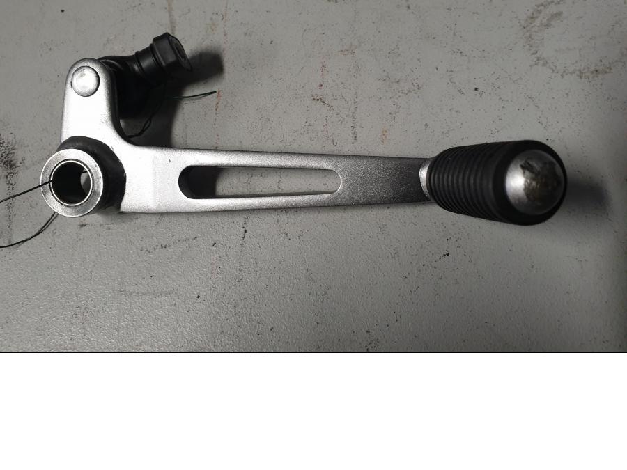 Framsidan på Växelpedal från en Kawasaki Z 900 -2017 motorcykel.