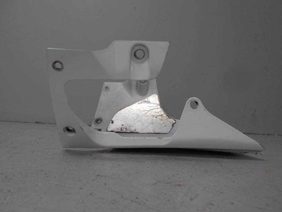 Baksidan på Magkåpa från en Suzuki GSX-R 750 -1996 motorcykel.