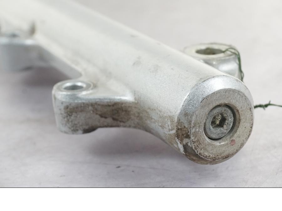 Baksidan på Gaffelben från en Honda ANF 125 -2009 motorcykel.