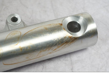 Snett uppifrån på Gaffelben från en Kawasaki VN 1500 -1999 motorcykel.