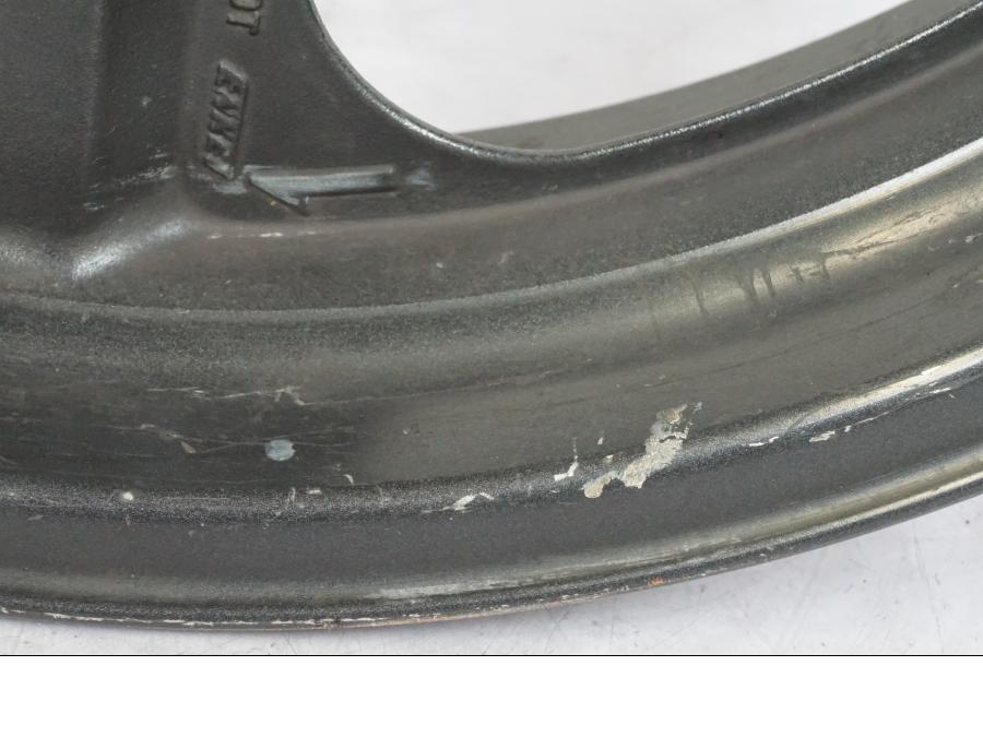 Höger sida på Fälg från en Honda CBR 1000 F -1999 motorcykel.